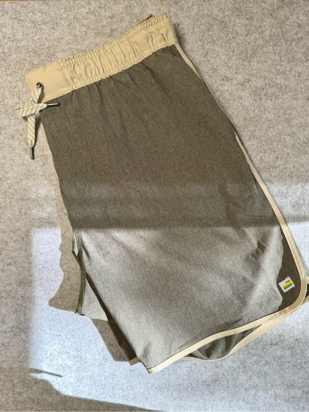 Vuori Men’s Banks Short — Grey — Size XL